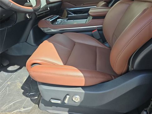 New 2026 Lincoln Navigator L Reserve AWD/4WD image 16