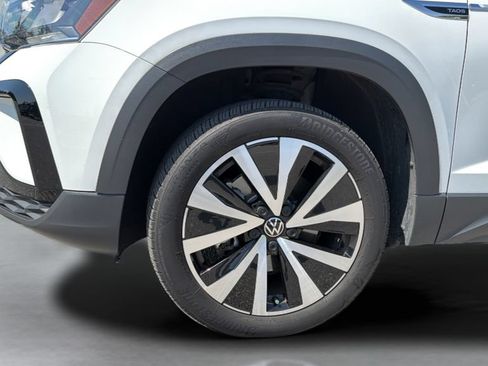 Certified 2024 Volkswagen Taos SE FWD image 31