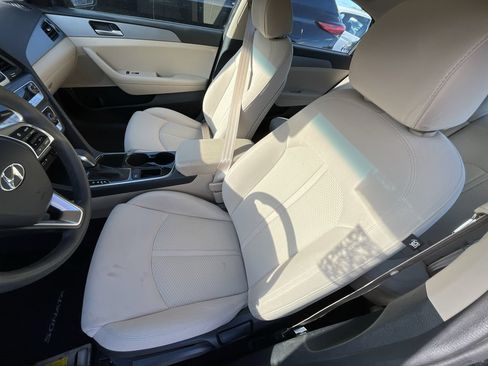 Used 2018 Hyundai Sonata SE w/ Cargo Package FWD image 2
