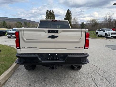 New 2026 Chevrolet Silverado 2500 ZR2 AWD/4WD image 4