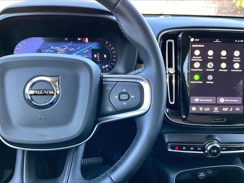 Used 2025 Volvo XC40 B5 Plus image 22