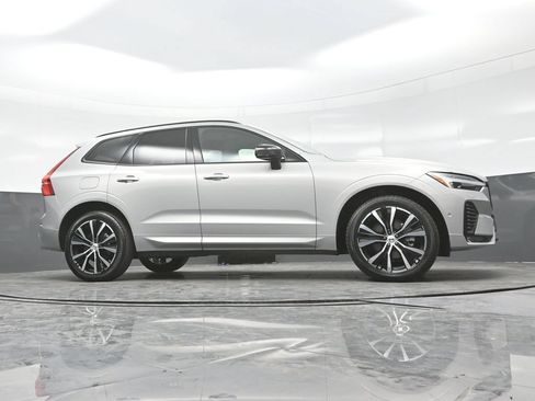 Used 2025 Volvo XC60 B5 Plus AWD/4WD image 29
