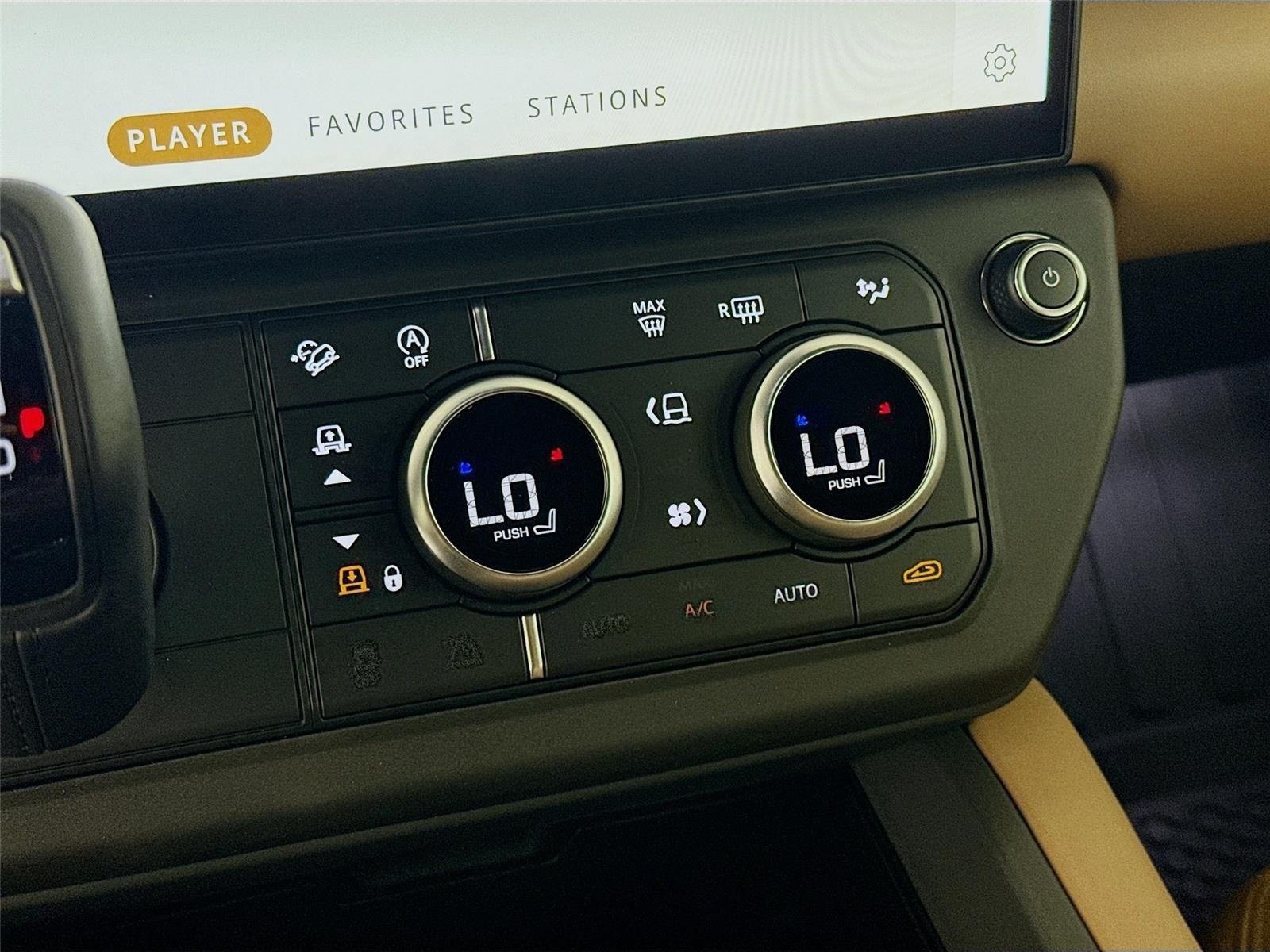 Used 2026 Land Rover Defender 110 S AWD/4WD image 18