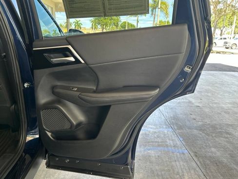 Used 2024 Mitsubishi Outlander SE Black Edition FWD image 32