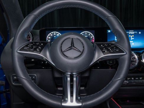 Certified 2025 Mercedes-Benz GLA 250 image 19