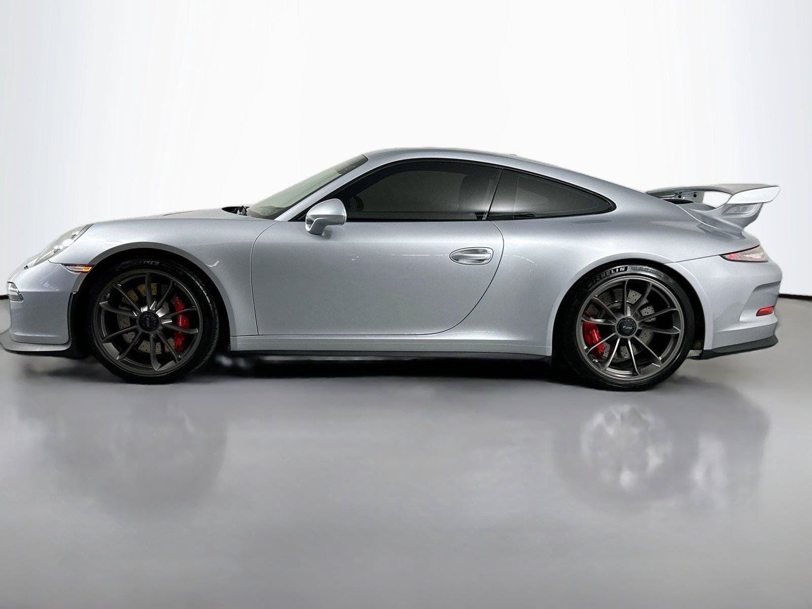 Used 2015 Porsche 911 GT3 RWD image 2