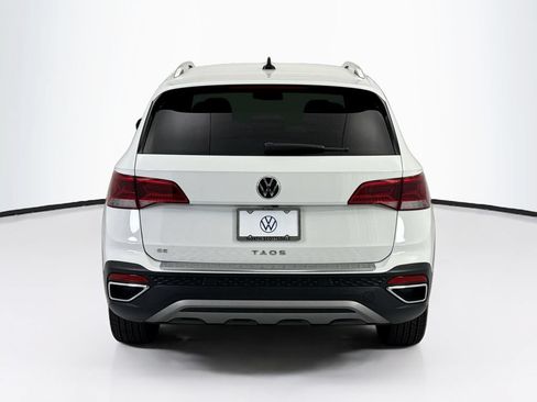 Used 2022 Volkswagen Taos SE FWD image 6