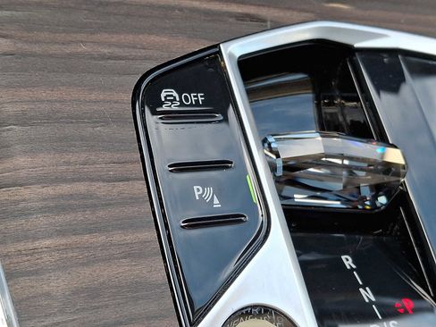 Used 2023 BMW X7 xDrive40i w/ Premium Package image 18