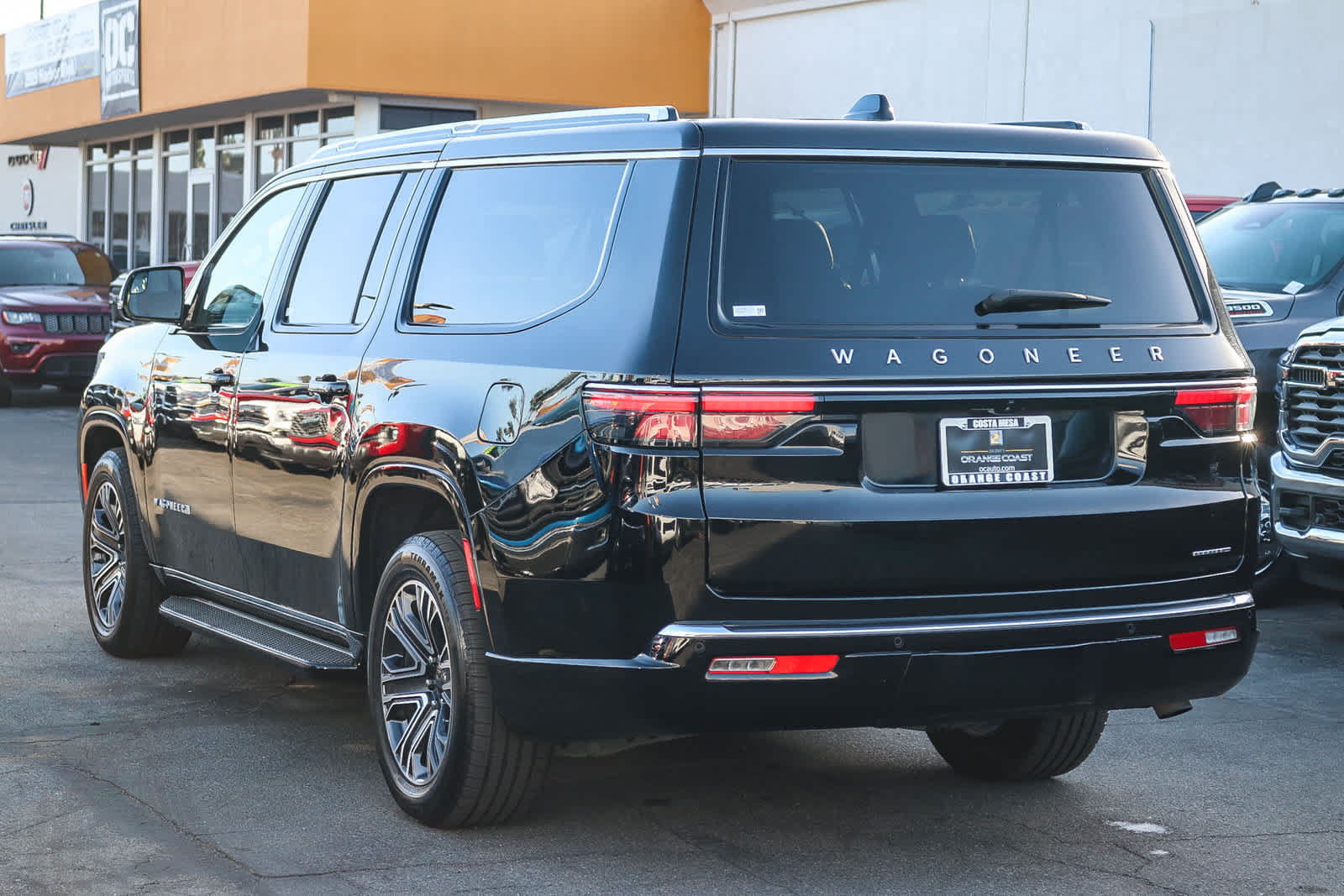 Used 2024 Jeep Wagoneer L Series II RWD image 6