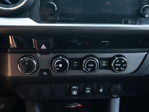 Used 2018 Toyota Tacoma TRD Sport AWD/4WD image 30