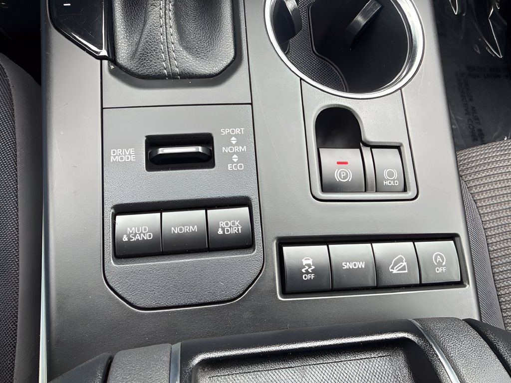 Used 2022 Toyota Highlander LE AWD/4WD image 19