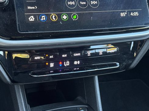 Used 2023 Chevrolet Bolt LT FWD image 30