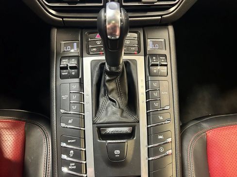 Used 2021 Porsche Macan AWD/4WD image 19