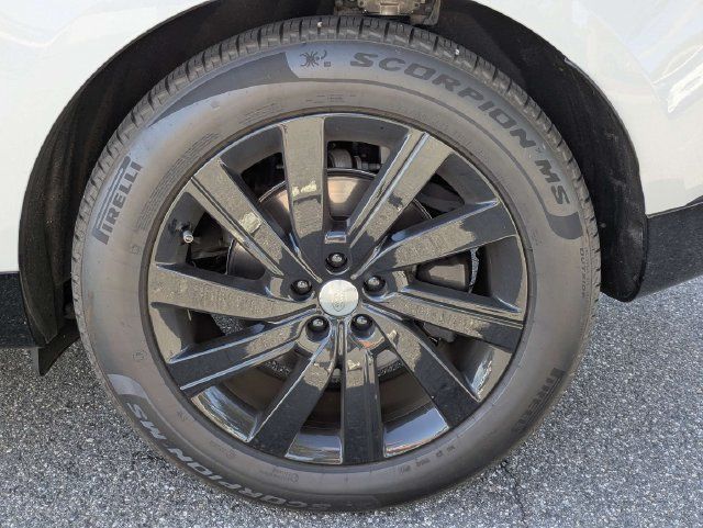 Used 2025 Land Rover Range Rover SE AWD/4WD image 9