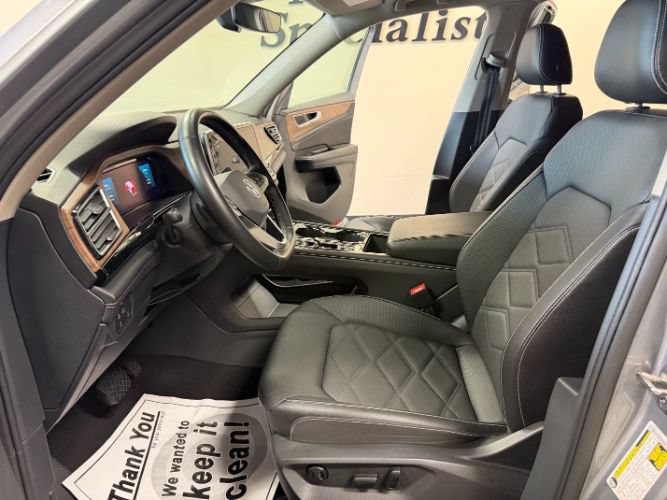 Used 2025 Volkswagen Atlas SE FWD image 11