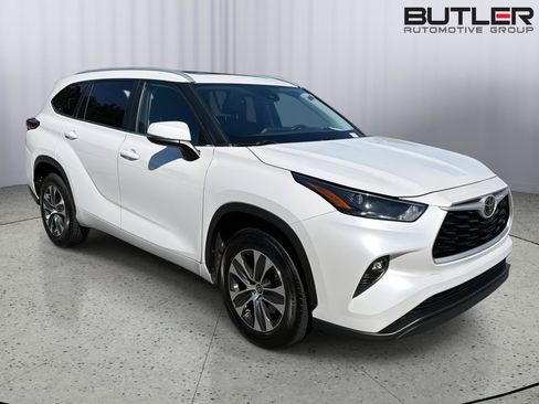 Used 2023 Toyota Highlander XLE FWD image 8