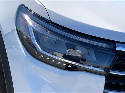 Certified 2025 Ford Explorer Active image 28