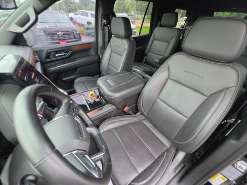 Used 2025 GMC Yukon Denali AWD/4WD image 33