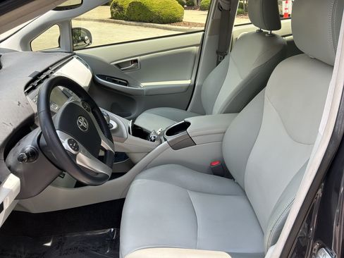 Used 2014 Toyota Prius Four FWD image 16