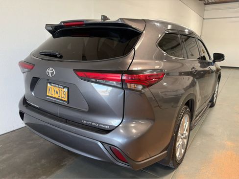 Used 2023 Toyota Highlander Limited AWD/4WD image 7