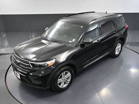 Used 2023 Ford Explorer XLT AWD/4WD image 59