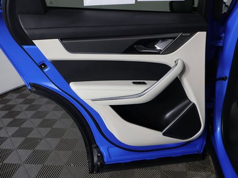 Used 2022 Jaguar F-PACE SVR image 30