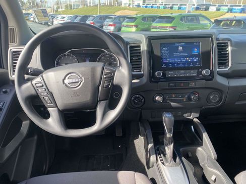 Used 2024 Nissan Frontier SV image 12