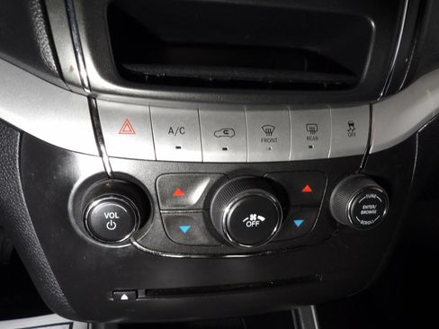 Used 2018 Dodge Journey SE w/ Blacktop Package FWD image 15
