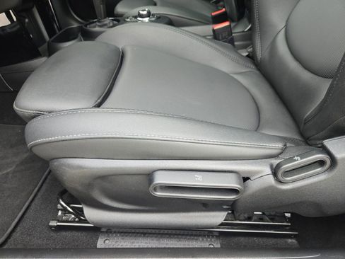 Used 2024 MINI Cooper SE image 16