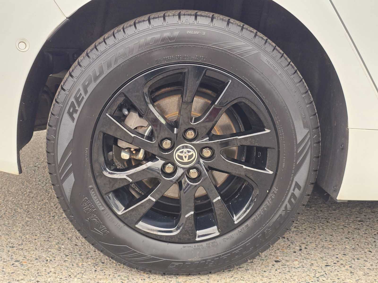 Used 2022 Toyota Prius AWD image 9