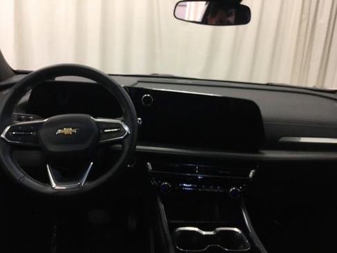 Used 2025 Chevrolet Traverse LT image 18