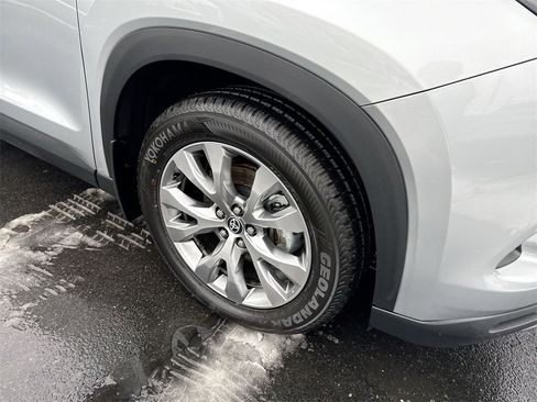 Used 2024 Toyota Grand Highlander Limited image 16