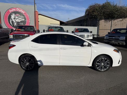 Used 2015 Toyota Corolla LE Premium image 5