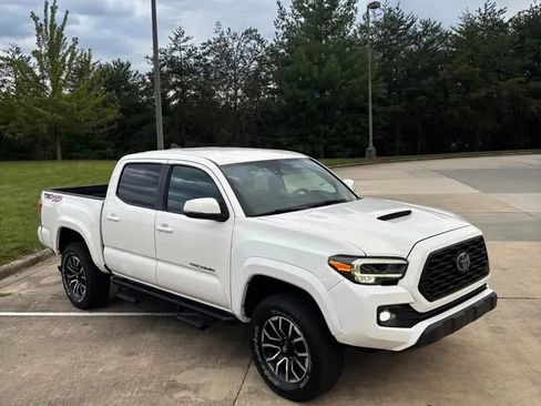 Used 2021 Toyota Tacoma TRD Sport w/ Technology Package AWD/4WD image 5