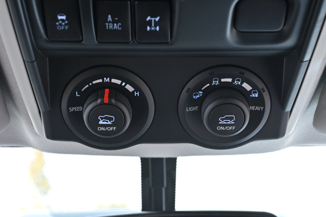 Used 2018 Toyota 4Runner TRD Off-Road Premium AWD/4WD image 23