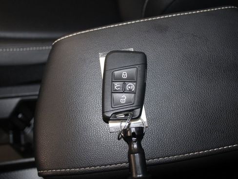 Used 2024 Volkswagen Tiguan SE image 57