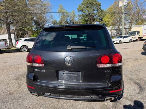 Used 2010 Volkswagen Touareg TDI AWD/4WD image 5