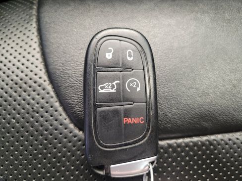 Used 2019 Jeep Cherokee Limited FWD image 32