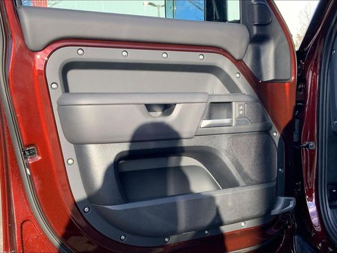 New 2026 Land Rover Defender 130 X-Dynamic SE image 10