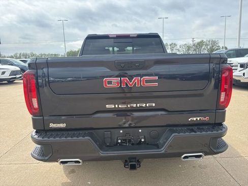 Used 2023 GMC Sierra 1500 AT4 w/ AT4 Preferred Package AWD/4WD image 4