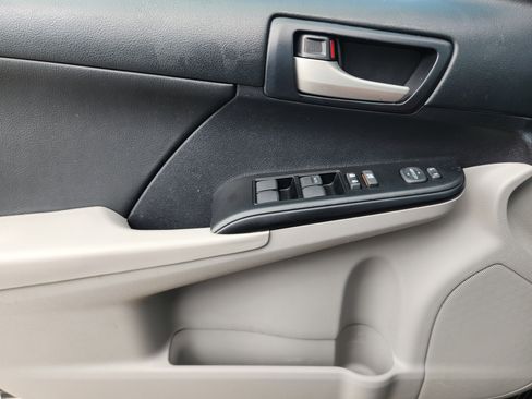 Used 2013 Toyota Camry LE image 27