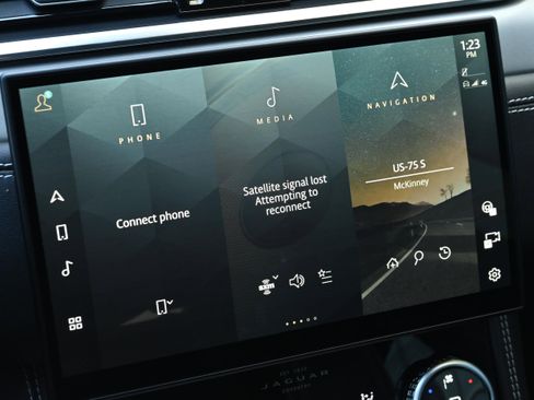 Used 2025 Jaguar F-PACE R-Dynamic S image 35