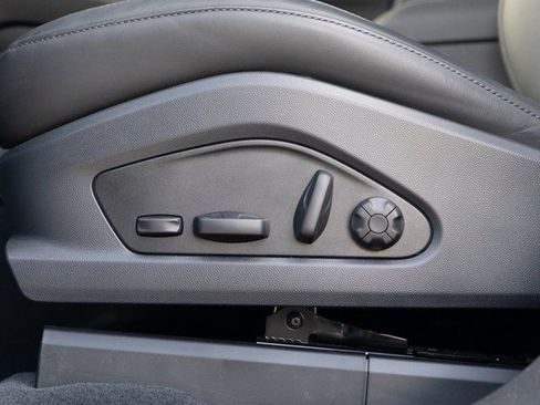 Certified 2025 Porsche Macan Electric image 21