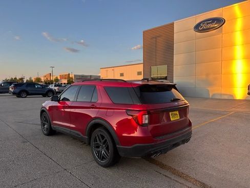 Used 2025 Ford Explorer ST AWD/4WD image 8