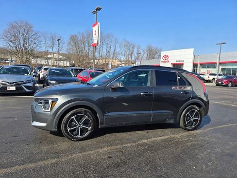 Used 2025 Kia Niro EX image 3