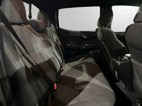 Used 2016 Toyota Tacoma TRD Sport image 17