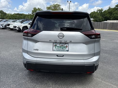Used 2025 Nissan Rogue S FWD image 4