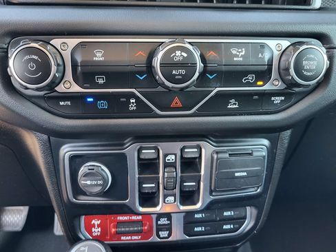 Used 2024 Jeep Wrangler Unlimited Rubicon 4xe AWD/4WD image 22
