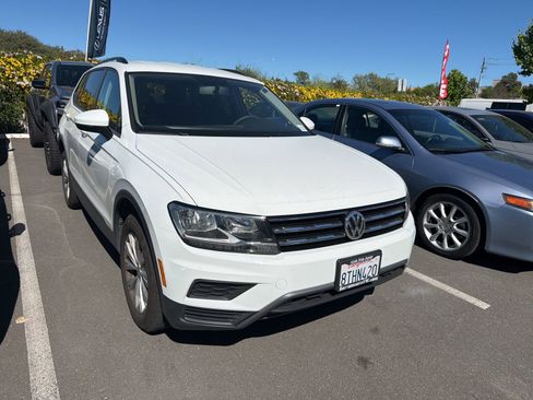 Used 2020 Volkswagen Tiguan S image 2