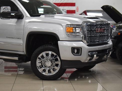 Used 2019 GMC Sierra 2500 Denali w/ Duramax Plus Package image 3
